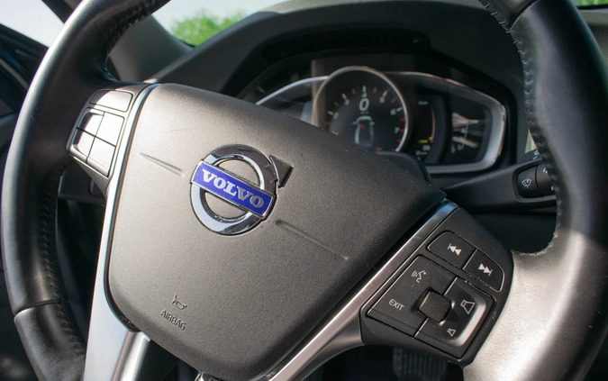 Volvo S60 cena 82900 przebieg: 43000, rok produkcji 2018 z Poznań małe 121